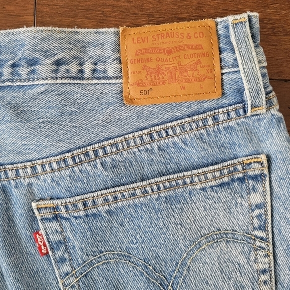 Levi's 501 Premium Original Cropped Medium Wash Button-Fly Raw Hem Jeans Size 31 - Picture 8 of 12